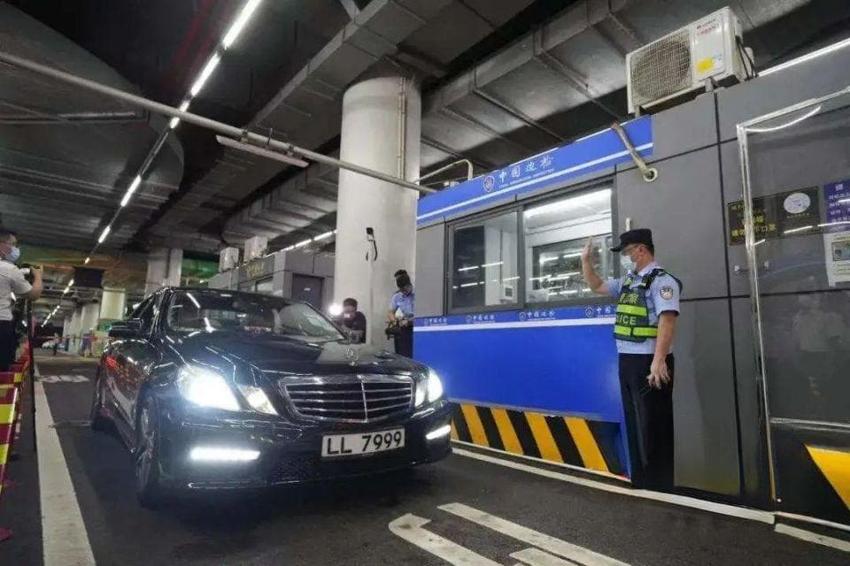 “港车北上”正式实施，香港车牌能开到东北了？两地车牌会成历史吗？