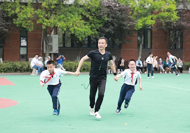 “别人家的老师”把体育课上出了花