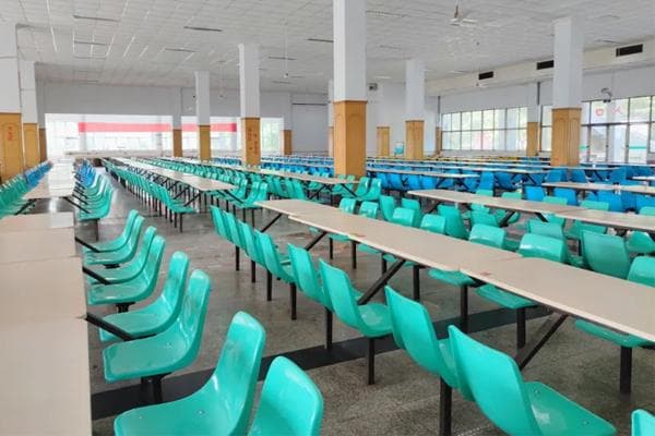 如何评估食堂承包公司的信誉和服务质量？