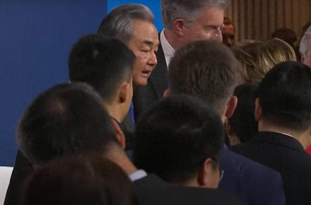 如何才能做到“他强由他强，清风拂山岗”？