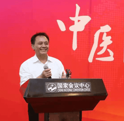 中医传承之光：曾庆荣的济世之路与中医药新征程