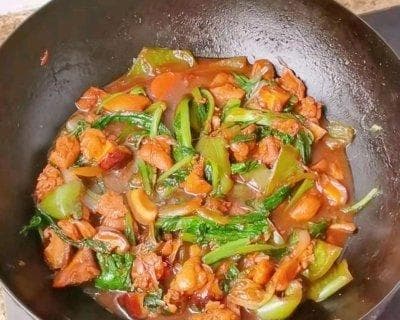 自制黄焖鸡的秘诀（从选材到烹饪，做出最地道的黄焖鸡）
