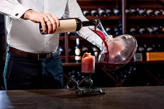 红酒需要醒酒多长时间？类型、口味与温度是关键！
