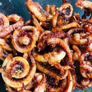 美味铁板鱿鱼的制作方法（口感鲜美，营养丰富，体验独特）