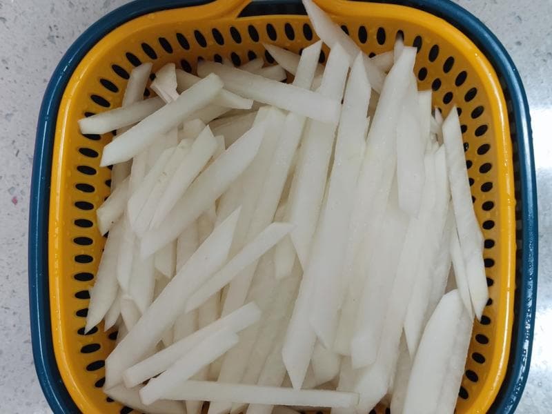 鲜甜易做的鲫鱼萝卜汤