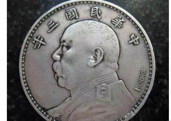 “袁大头”吹气发声之谜：物理原理与鉴别真伪的局限性