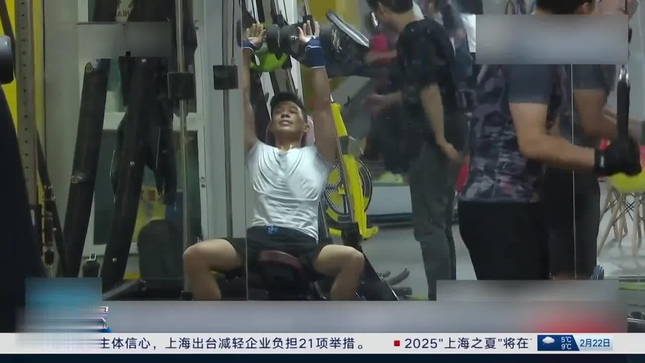 举重运动员被杠铃压颈身亡 如何科学举铁？
