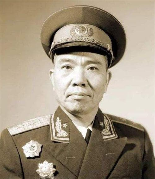 韩伟：被俘敌营3年，为何还能授中将？毛主席：他代六千烈士授衔