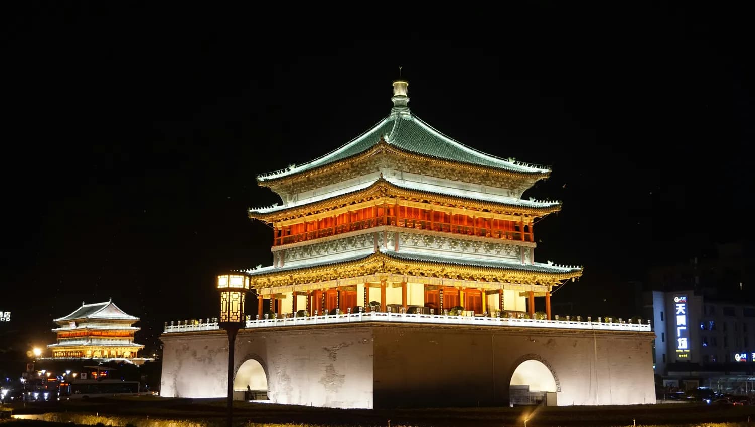 西安旅游陷阱揭秘：背后的利益链条
