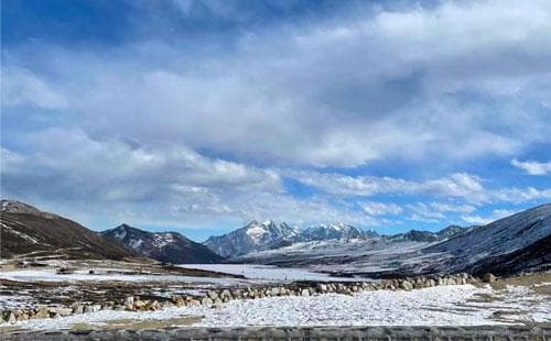 四川甘孜贡嘎雪山：征服雪域之巅的绝美之旅