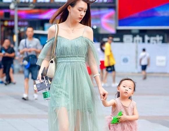 过年带娃走亲戚，这4件事最容易被说闲话！