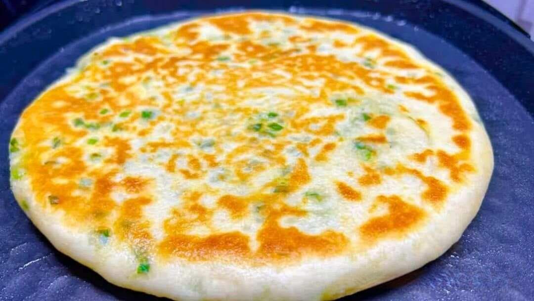 葱花饼制作教程：无需发面醒面，轻松做出柔软多层的美味