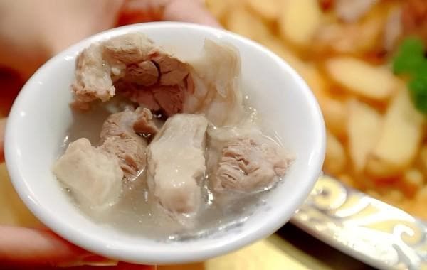 骆驼肉汤：一道营养丰富的美味佳肴