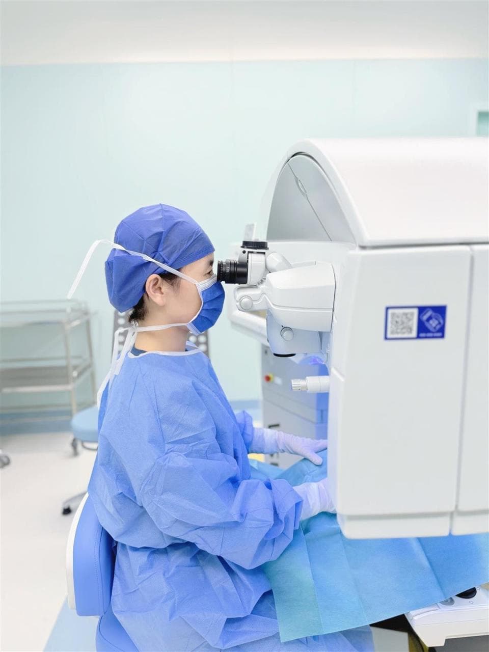 19岁男孩单眼远视加散光，手术后终于摆脱眩晕感