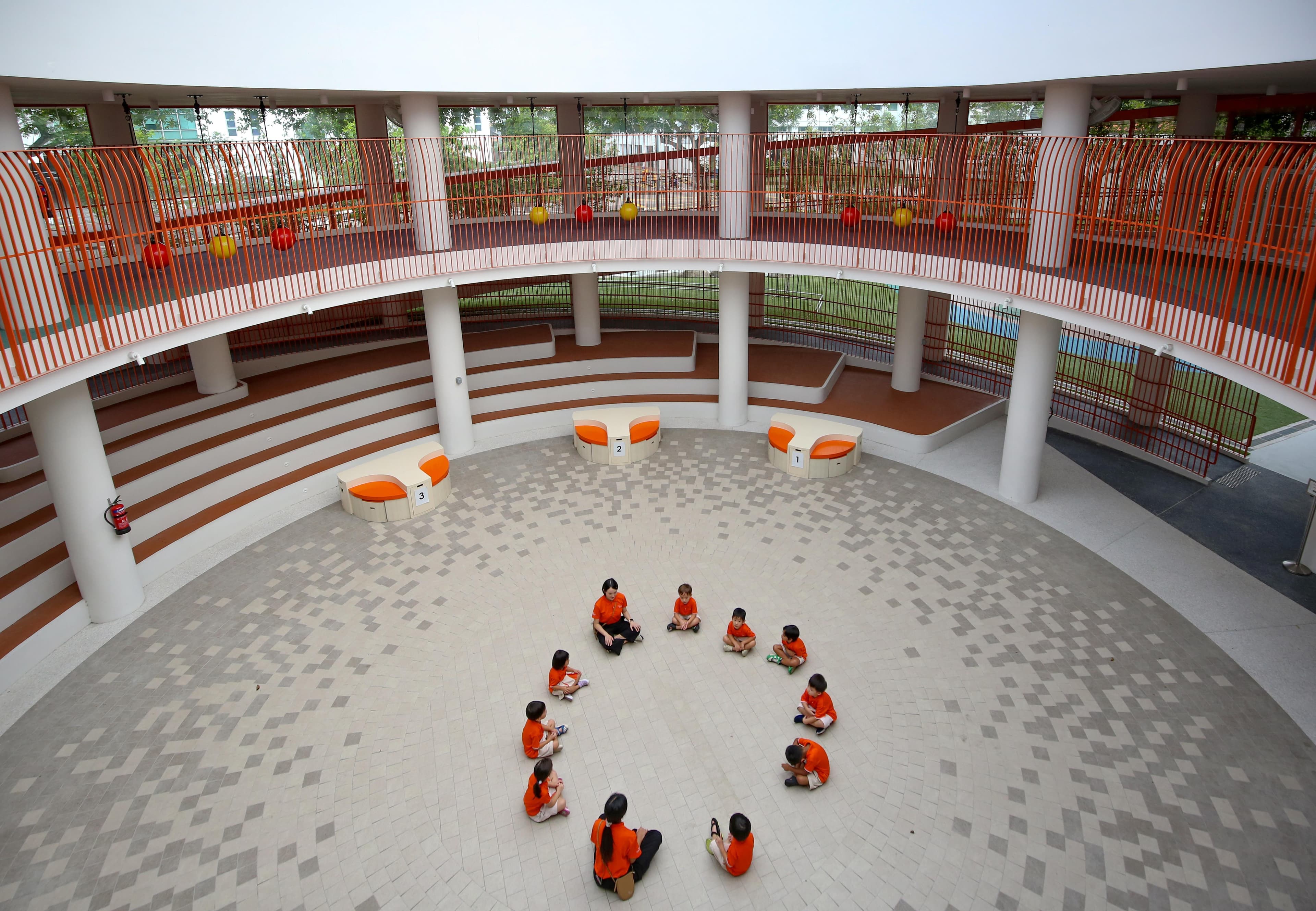 新加坡将空置旧校舍改建成幼儿园：保留建筑结构，融入自然元素