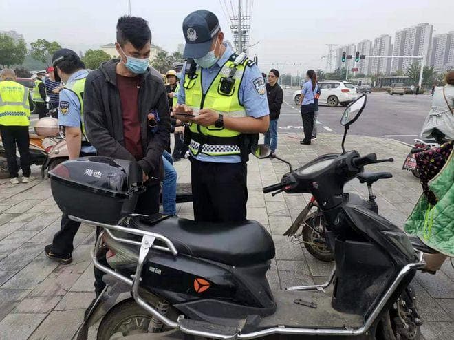 3月起，新一轮电动车整治开始了，两种管理模式受到车主的热议