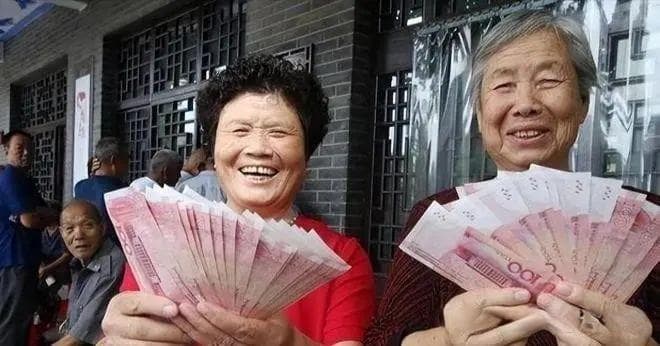 2024年养老金已调整，最新计算方法，你一定要搞懂(附详细例子)