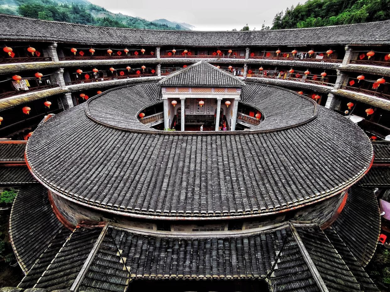 福建永定土楼：客家文化的瑰宝，建筑史上的奇迹