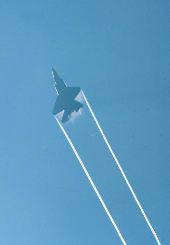 歼-35A珠海首飞：中国中型隐身战机超越F-35