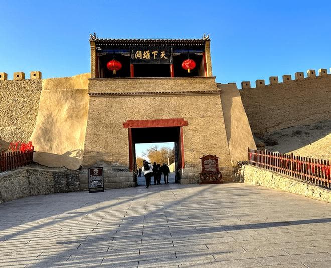 为什么说嘉峪关是历史与自然交融的地方？一起看看其中的原因吧！