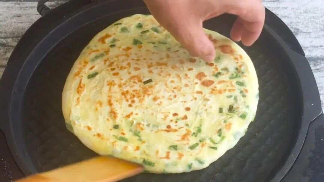 做葱油饼我只服这个做法，减少油量不加酥油，2个小秘诀，大饼柔软又酥脆，凉吃也不硬