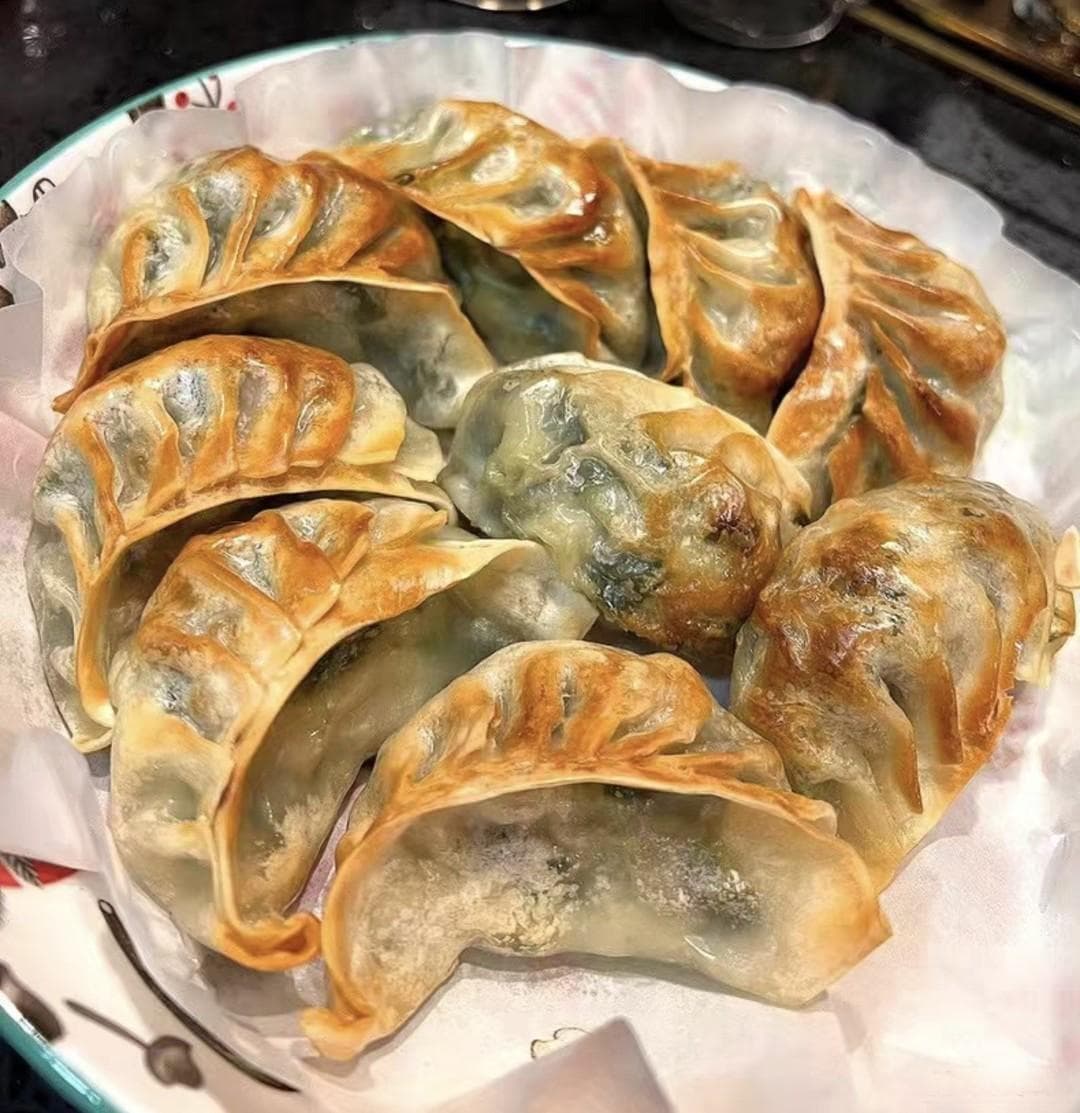 一口一个！茶楼里的广式韭菜猪肉大煎饺为何如此诱人呢？