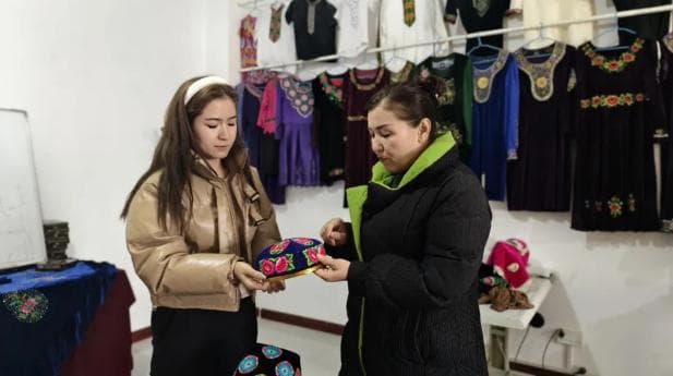 携手同行·共建美好新疆丨全国劳动模范克里木汗·买买提尼亚孜："小花帽"成就大梦想