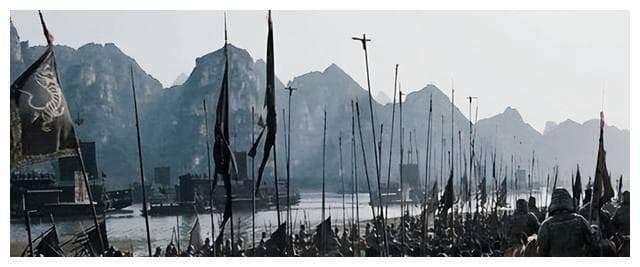 刘备徐州自立后，留关羽守下邳，亲自第四次赴小沛驻守的原因