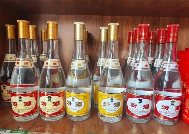 5种玻瓶汾酒大解析：从黄盖到红董，哪款才是你的“口粮王”？