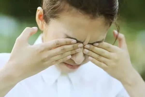 一颗眼屎能看出哪种病？这4种方法能够有效缓解