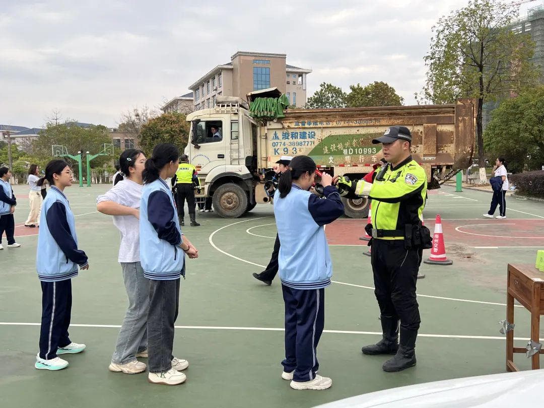 “七进”宣传齐发力 交通安全入人心