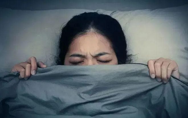 睡的少，脑子傻！清华大学研究发现，睡眠不足会引发炎症，增加认知障碍风险