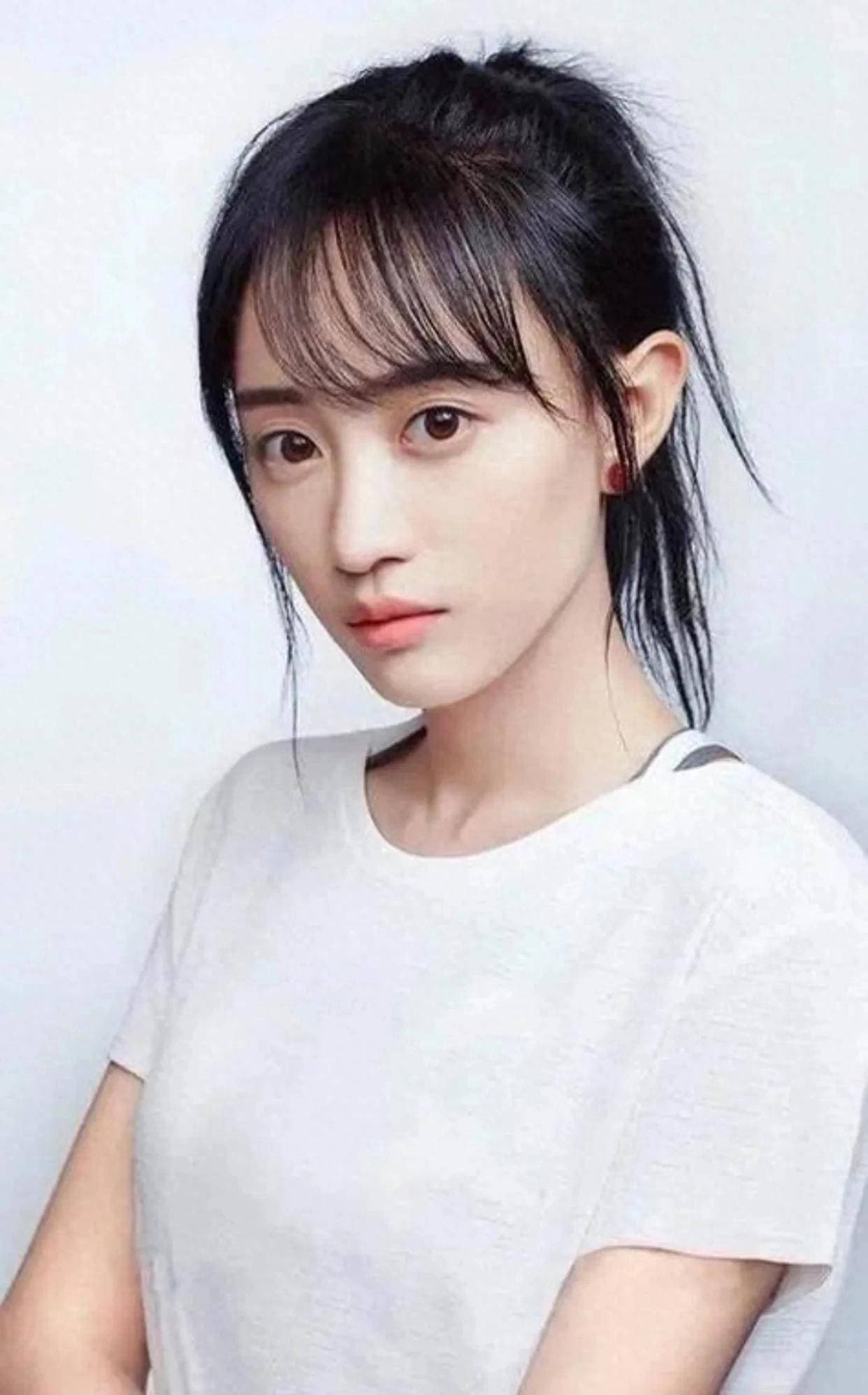 中国内地影视女演员，流行乐歌手的成长之路。