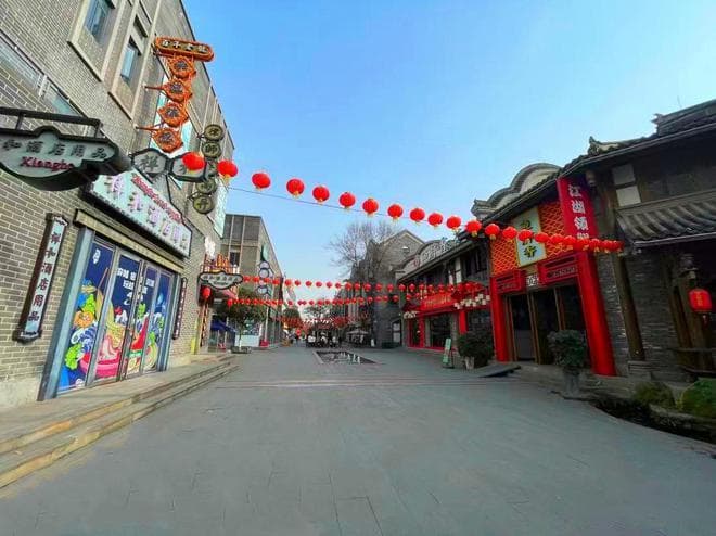 成都“委屈”的小镇，地铁直达也少有人去，民国风情街适合拍照！