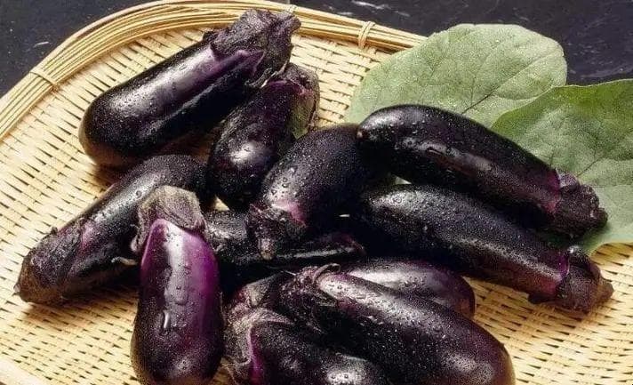 夏季蔬菜之王：茄子的营养价值与食用指南
