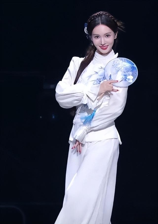 金晨春晚扔吉祥物，这些意外让晚会更精彩