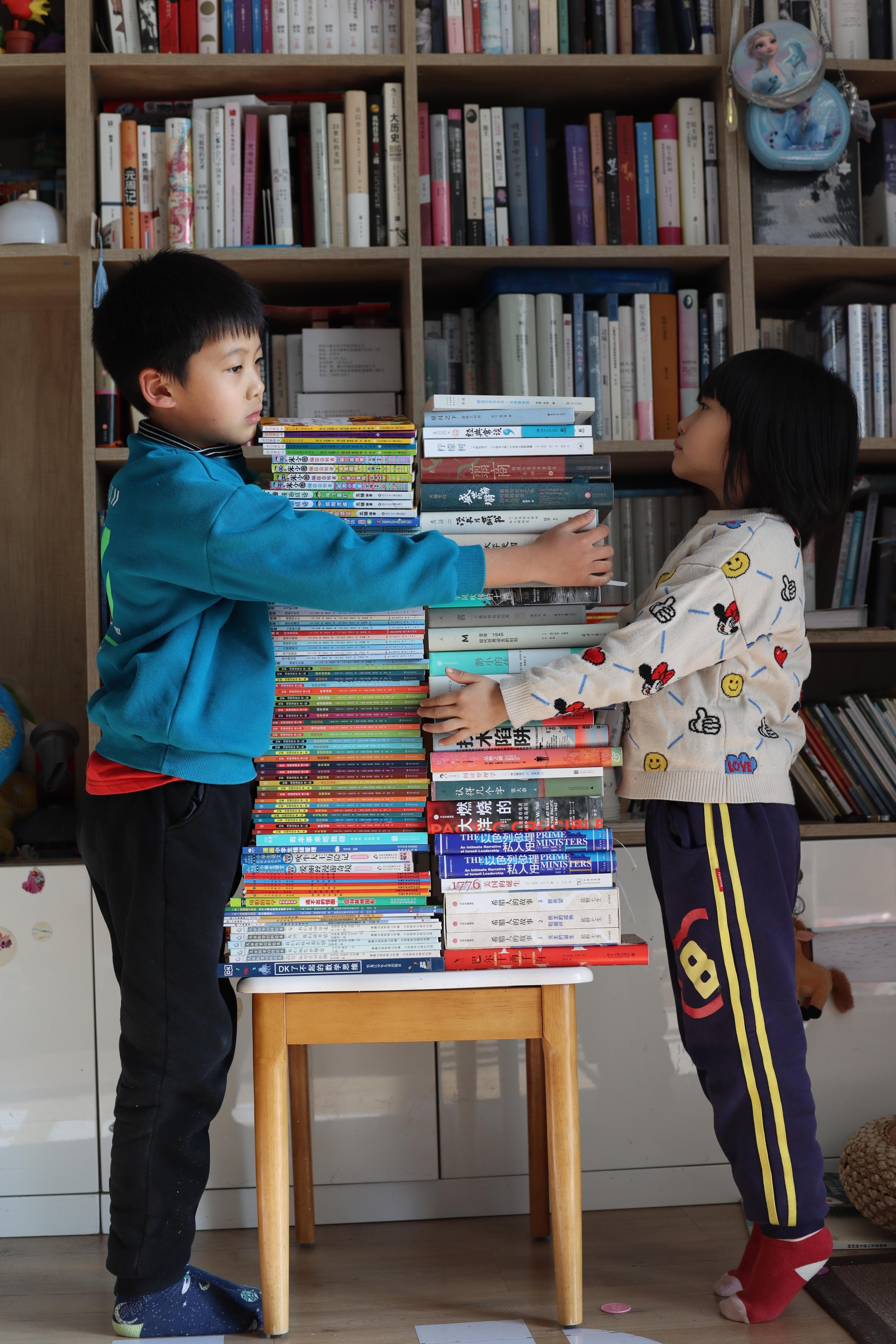世界读书日｜打卡阅读、读书会讨论……快时代，他们这样读书