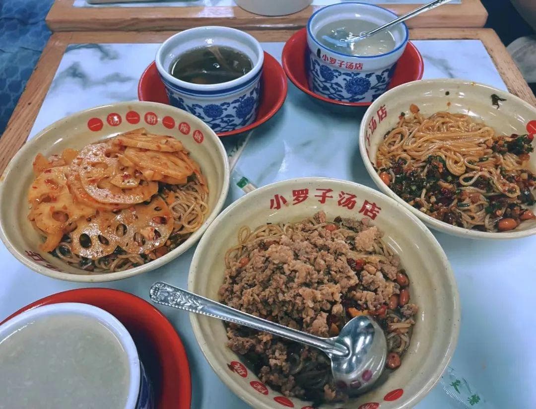 南昌东湖美食攻略：10种经典美食搭配，让你的味蕾嗨翻天