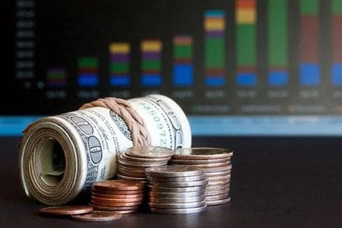 如何通过量化模型优化外汇交易中的风险管理和资金分配？