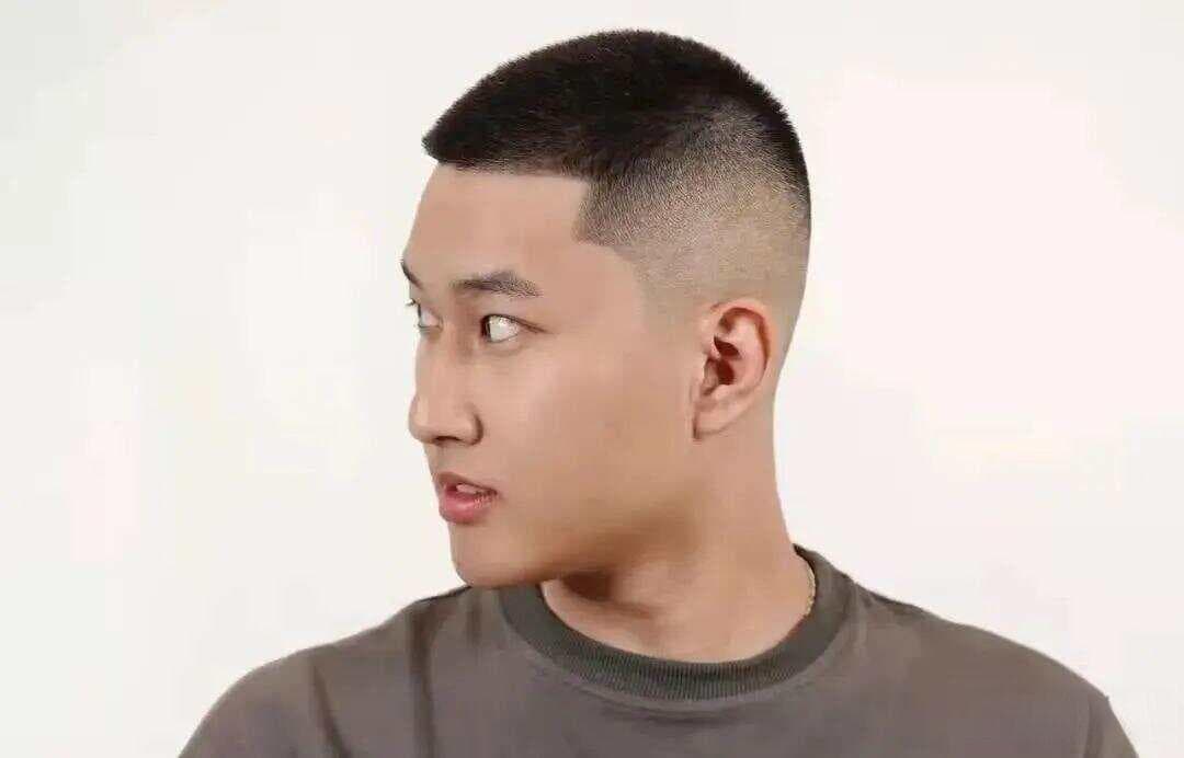 六款简约又时尚的男生夏季发型推荐