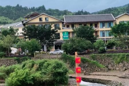 福建云水谣古镇：5A级景区，门票90元，内含百年榕树与古朴土楼
