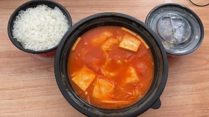 喂给老鼠的塑料水，原来我们点外卖时也经常喝……喝多了可能会“伤心”！
