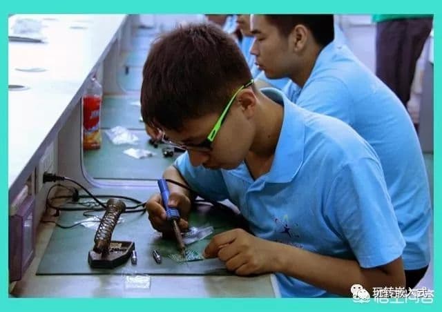 如何从一个小白到硬件开发高手，学习步骤是什么？