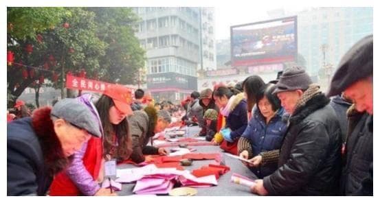 火葬场一副对联引发争议：传统文化遭遇现代观念挑战
