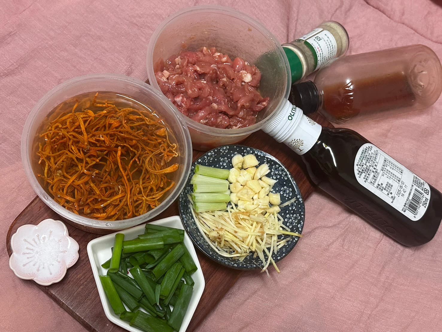 虫草花炒猪肉：一道滋补养生的美味佳肴