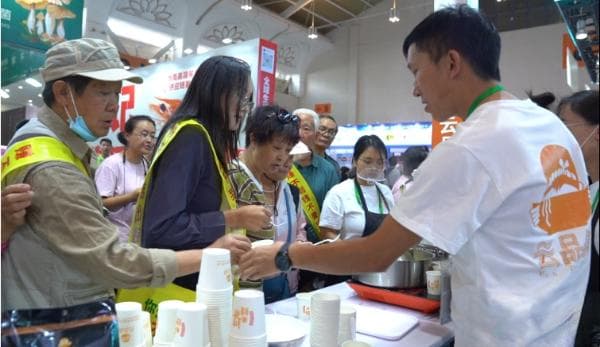 “云菜”自信出滇：从“小透明”到出口104万吨的华丽转身