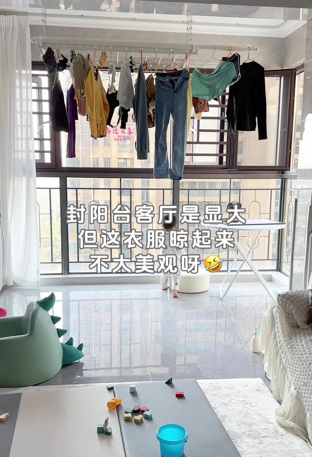阳台不晾衣服，晾在哪儿？学学日本人，这样装阳台好看又实用！