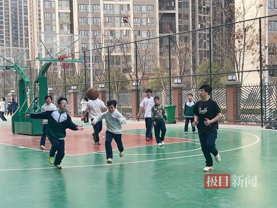 阳光体育纳入日常教学安排，初中生每日户外活动两小时成常态