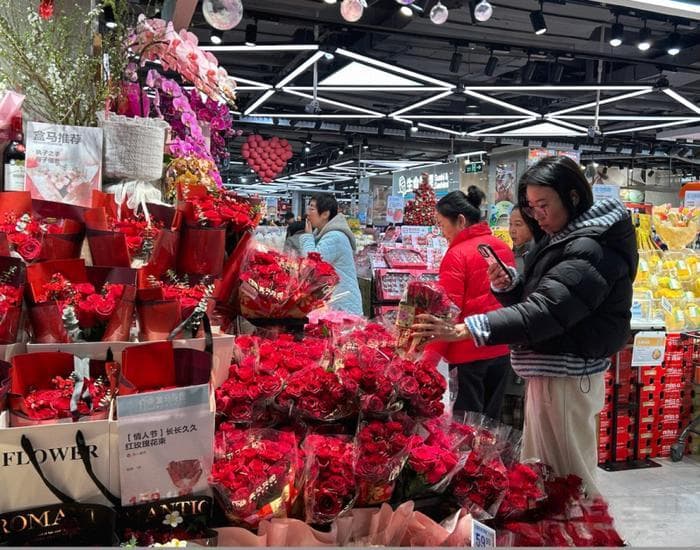 浪漫季催热鲜花市场，玫瑰与春花“平分春色”