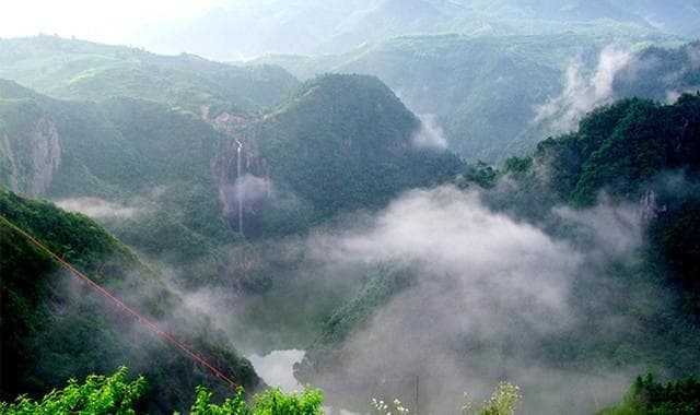 舞龙峡景区：台地峡谷中的自然人文胜地